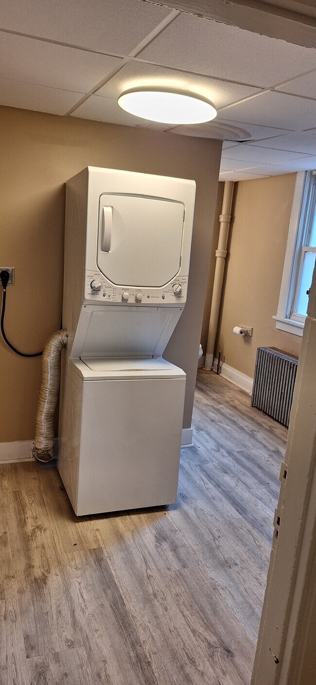 Building Photo - 509 S Main St