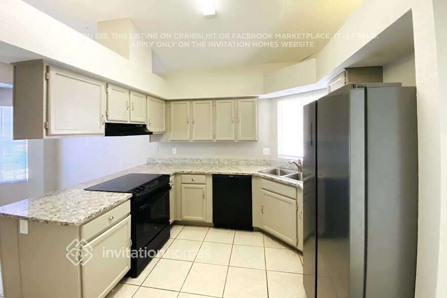 Building Photo - 3431 N Apache Cir