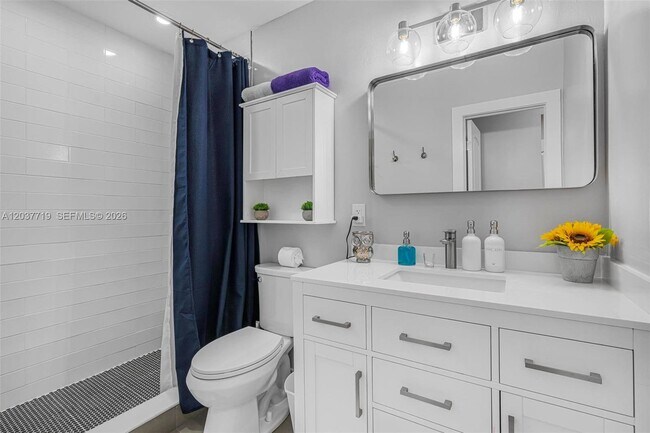 Building Photo - 8770 Azalea Ct