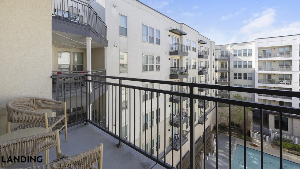 Building Photo - 101 S Center St