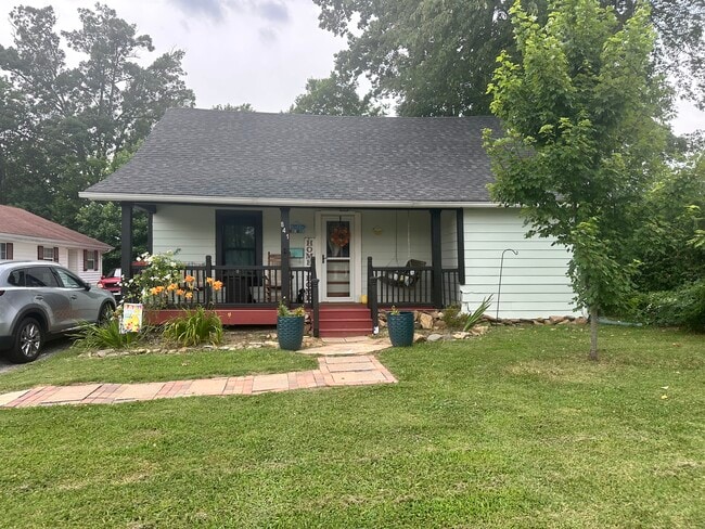 Primary Photo - 841 Cherry St