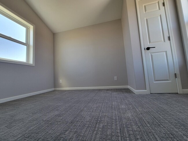 Building Photo - Country living 1 bed 1 bath