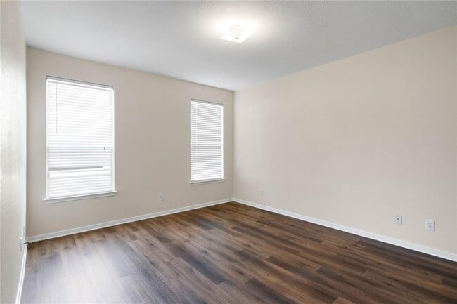 Building Photo - 8810 Willow Spur Dr