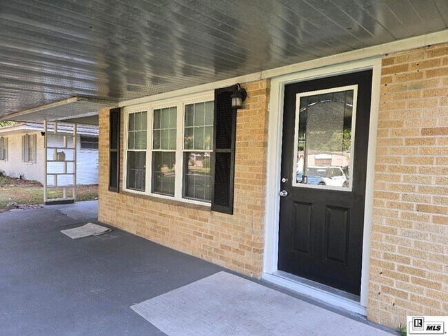 Building Photo - 2306 Debastrop Dr