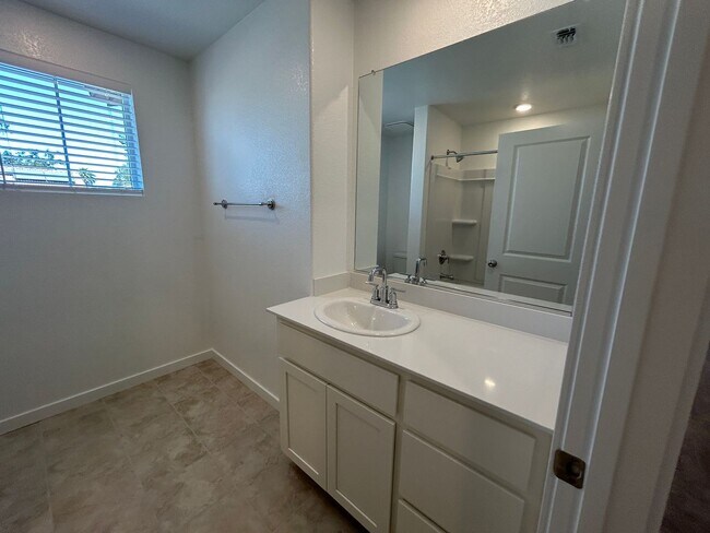 Building Photo - Brand New Build in Great Location and New ...