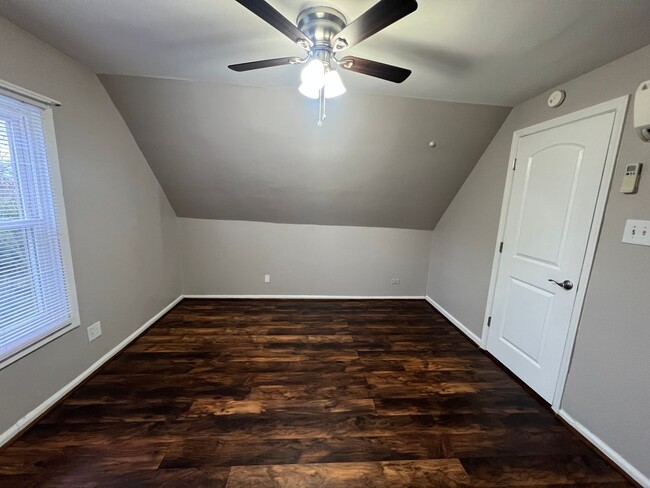 Building Photo - 40 Buxton Ave