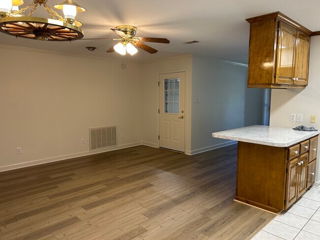 Building Photo - 101 Nemours Ct