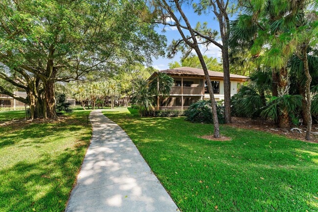 Building Photo - 527 Brackenwood Pl