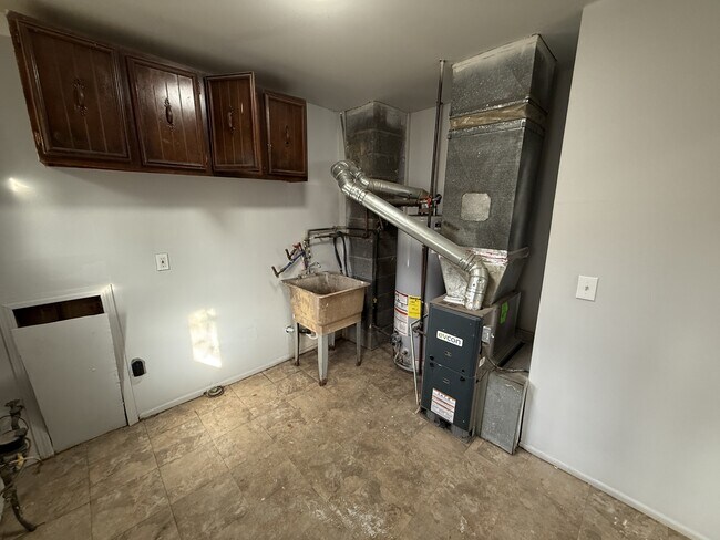 Building Photo - 14219 Hobart Ave