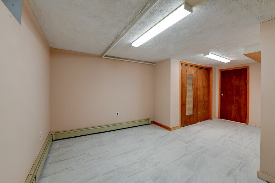 Building Photo - 71 Carmer Ave
