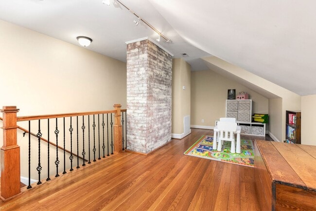 Building Photo - Stunning Irving Park 4 bedroom, 4 bathroom...