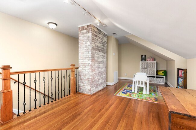 Building Photo - Stunning Irving Park 4 bedroom, 4 bathroom home in Greensboro!