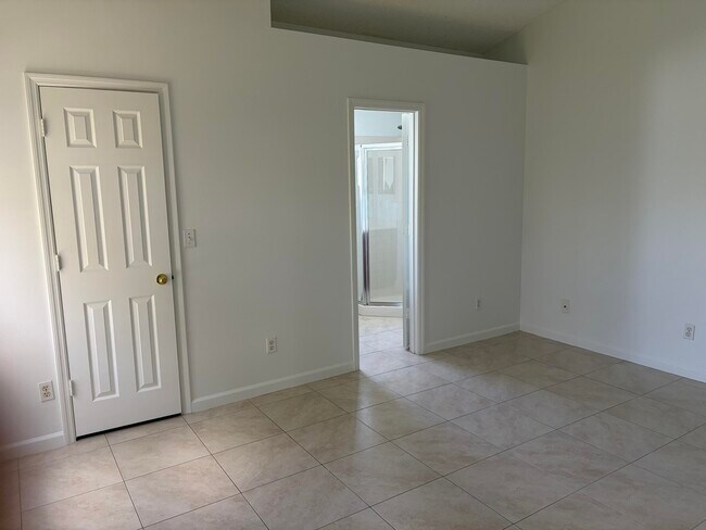 Building Photo - 1682 SW Glacador Ave