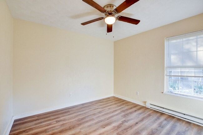 Building Photo - 3 Bedroom 1 Bathroom