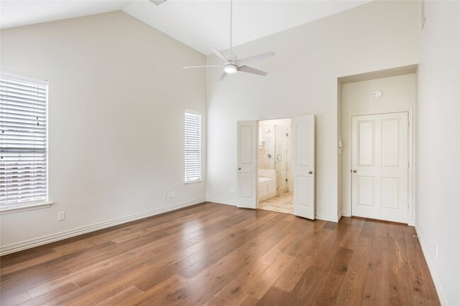 Building Photo - 19 Tender Violet Pl