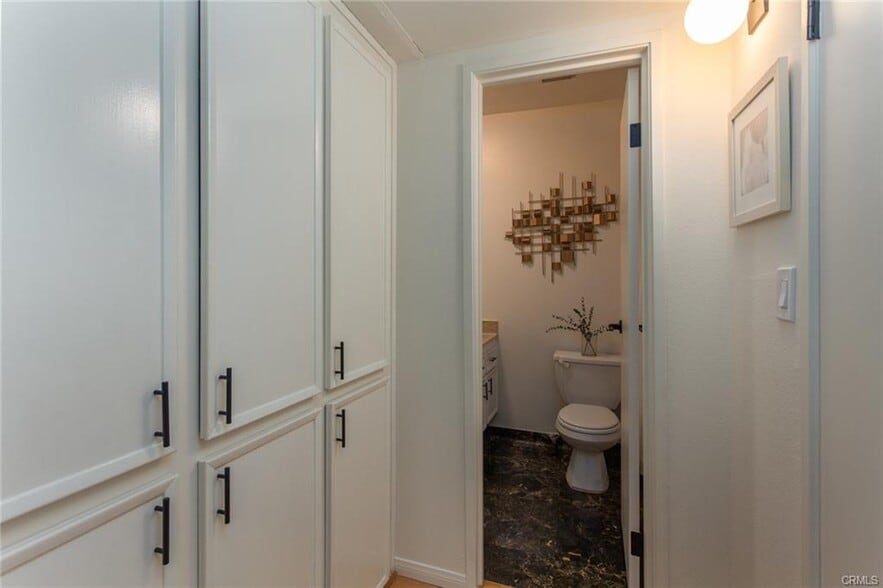 Building Photo - 1735 N Fuller Ave