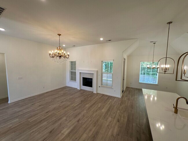 Building Photo - 4998 Farmland Way