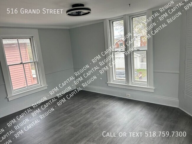 Building Photo - 516 Grand St