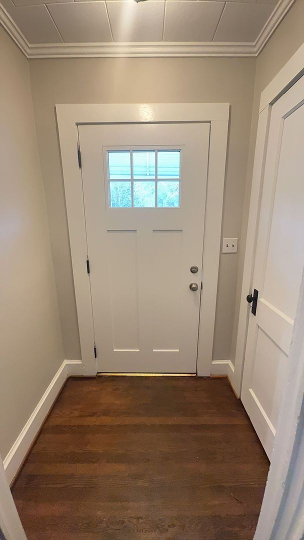 Building Photo - 505 E 5th St