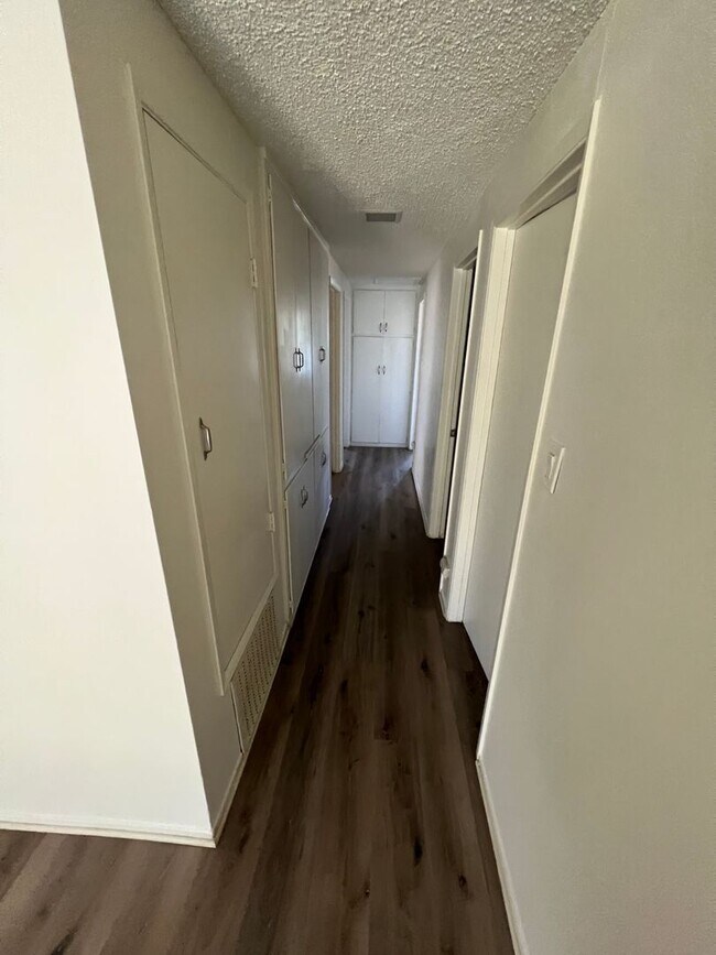 Building Photo - 4 bedroom 2 bath,  fenced yard w/ fruit tr...