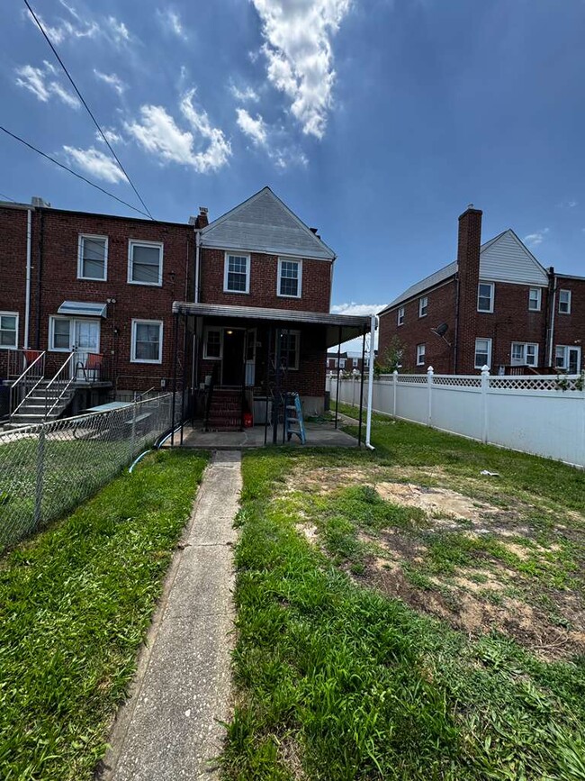 Building Photo - 7452 Lawrence Rd