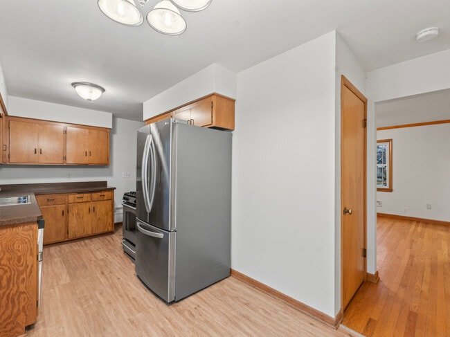 Building Photo - 327 Wallace Ave