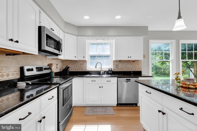 Building Photo - 7707 Lake Glen Dr
