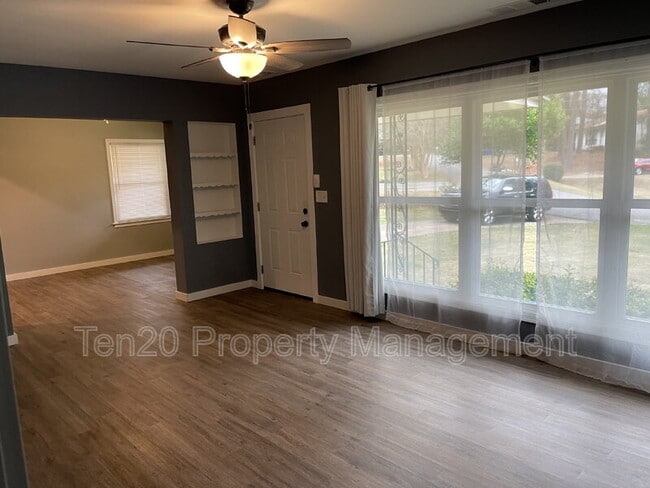 Building Photo - 5835 Darral Dr