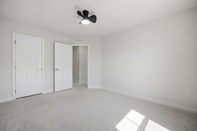 Building Photo - Chesapeake-Townhouse-Cardinal Meadows-3BR-2.5BA-1 Car Garage