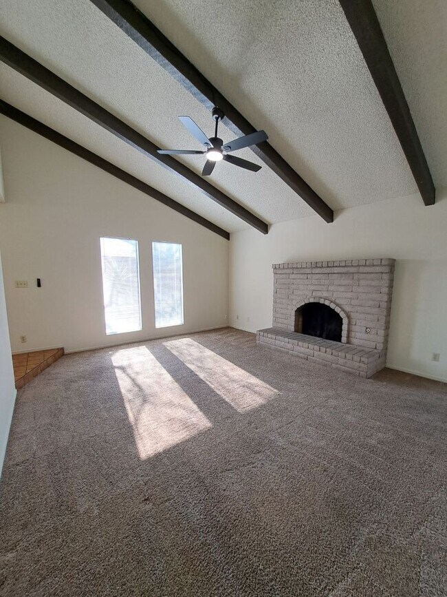 Building Photo - 4593 N Emerson Ave