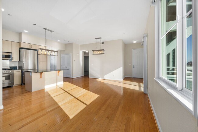 Building Photo - 1066 41st Ave