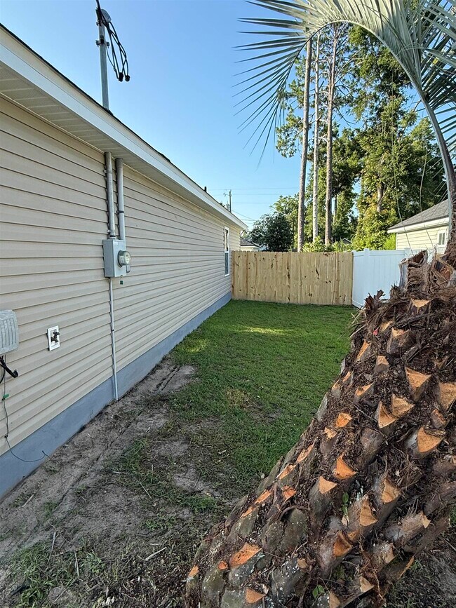 Building Photo - 37 Cochise St