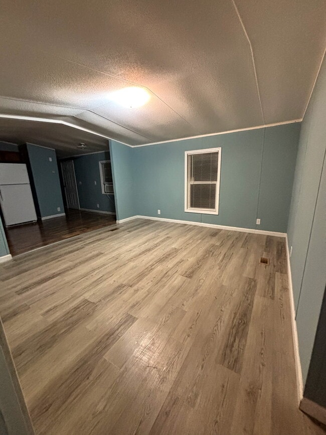 Building Photo - 122 Lori Ln