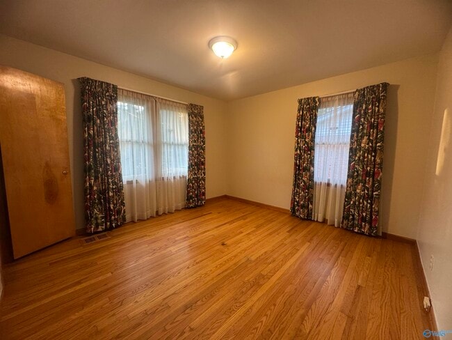 Building Photo - 3009 Fairacres Rd SW