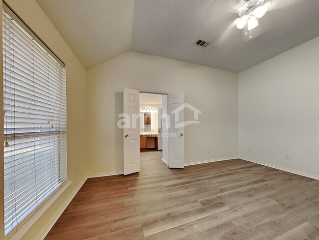 Building Photo - 3707 Sycamore Ln