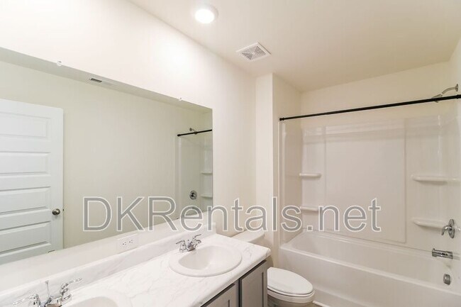 Building Photo - 520 Whitman Ln