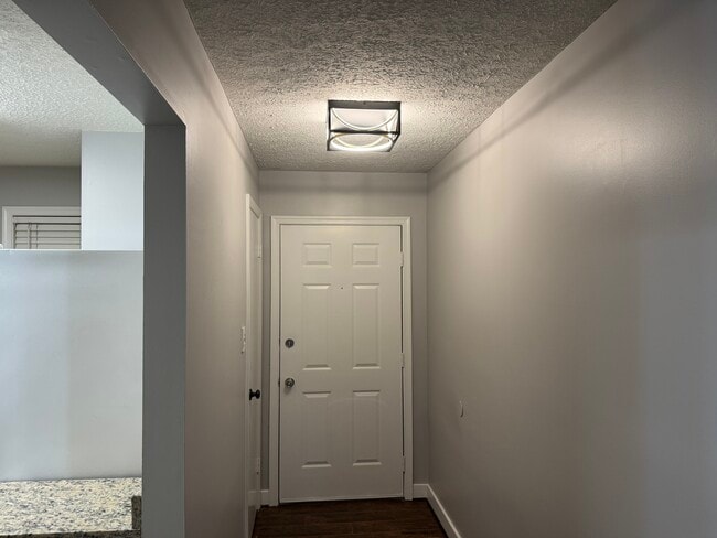 Building Photo - 10129 Oakton Terrace Rd