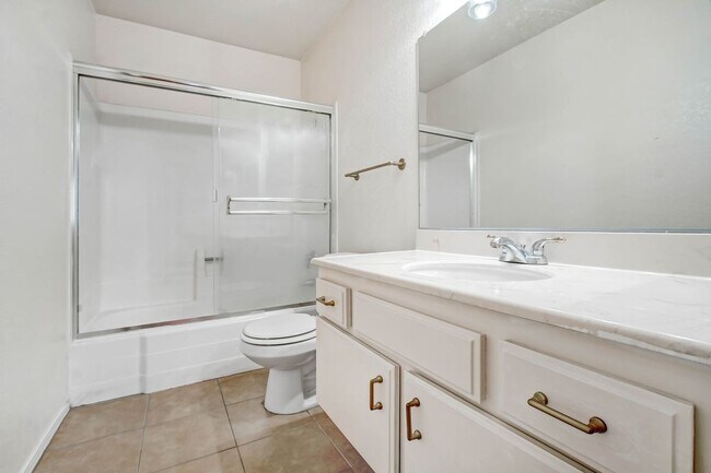Building Photo - 2486 Stow St