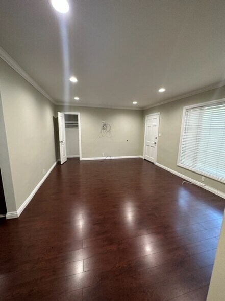 Building Photo - 926 N Verdugo Rd