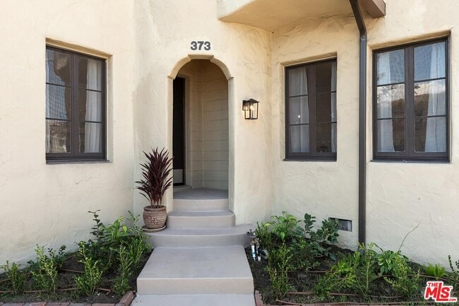 Building Photo - 373 S Crescent Heights Blvd