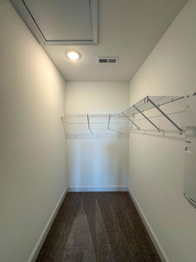 Building Photo - Beautiful 4 Bed 3 Bath Home with Bonus Room