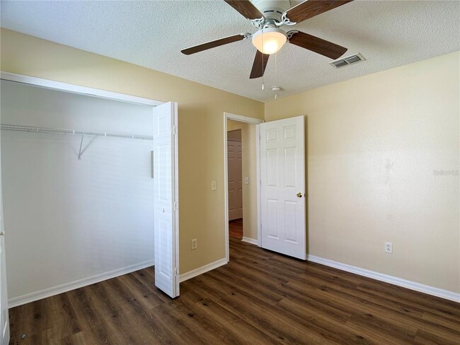 Building Photo - 526 Pine Cone Dr