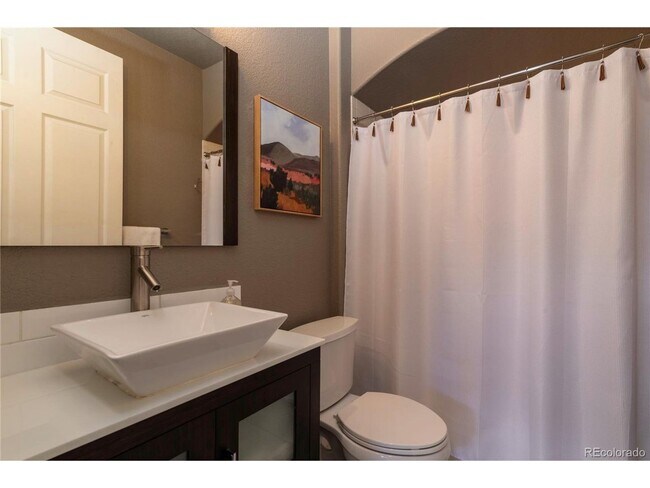 Building Photo - Beautiful 2 bedroom Condo in Uptown Area
