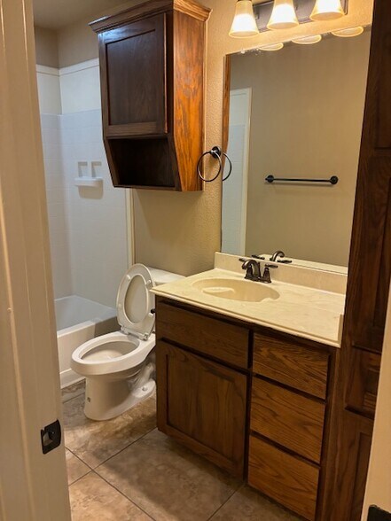 Building Photo - 3301 Lineage Loop