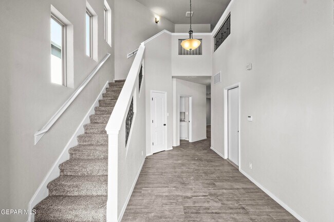 Building Photo - 12352 Stansbury Dr
