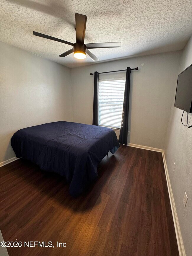 Building Photo - 1052 N Black Cherry Dr