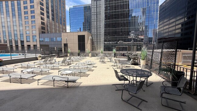Building Photo - 35th Floor Downtown Denver Condo | 1 Bed | Private Balcony | Mountain Views