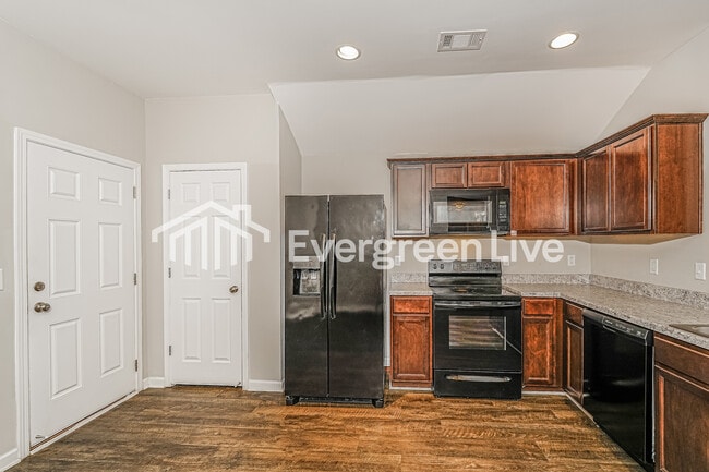 Building Photo - 16366 Creek Dr