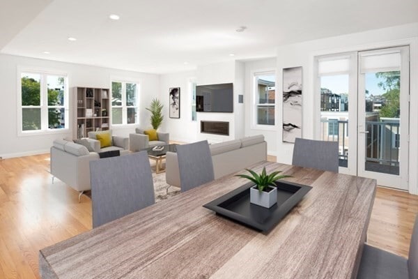 Building Photo - 928 E Broadway