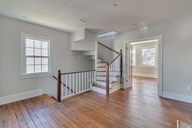 Building Photo - Charming Downtown Savannah Rental Property